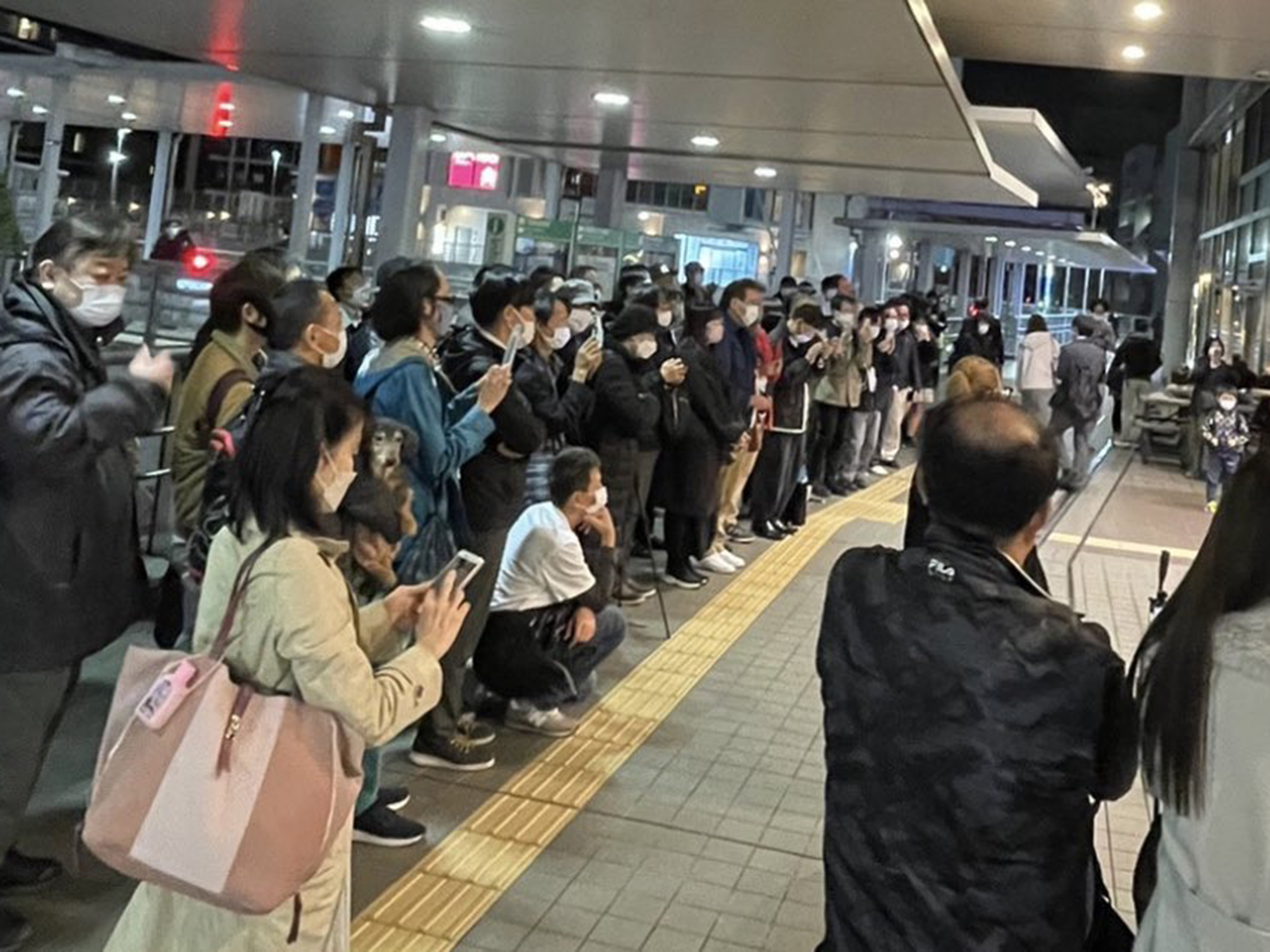 千葉駅西口 路上ライブ