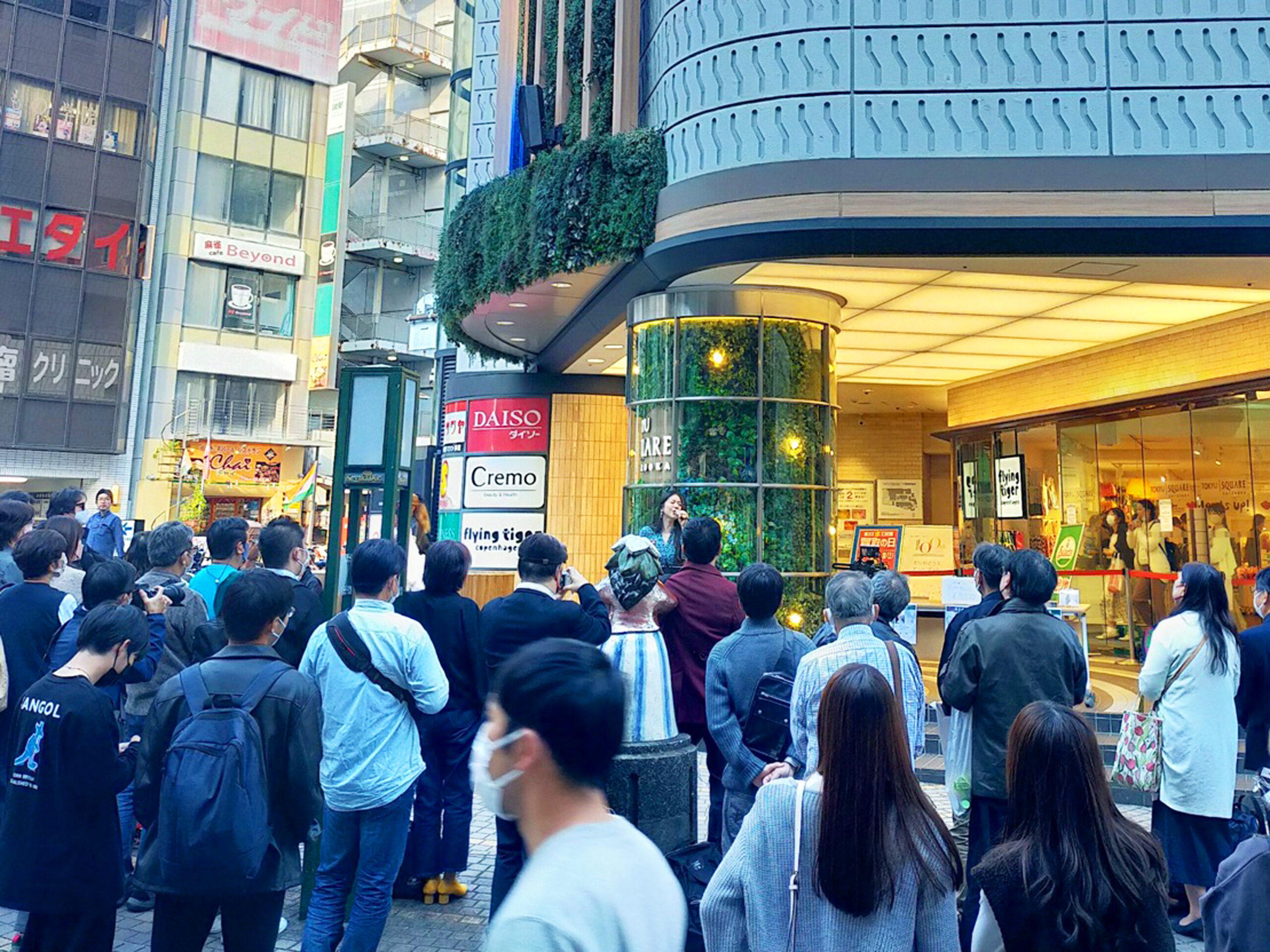 静岡東急スクエアで路上ライブ